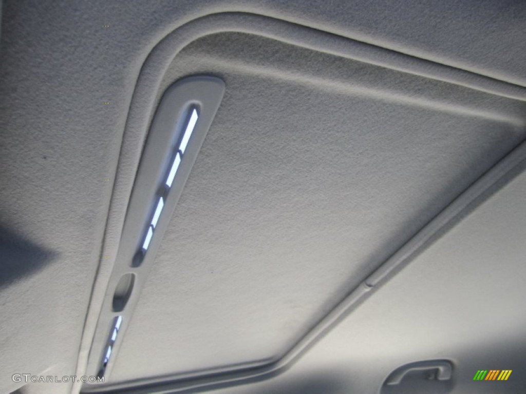 2006 MAZDA5 Touring - Whitewater Pearl / Black photo #30