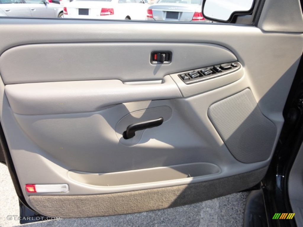 2004 Chevrolet Tahoe LS 4x4 Gray/Dark Charcoal Door Panel Photo #51452655