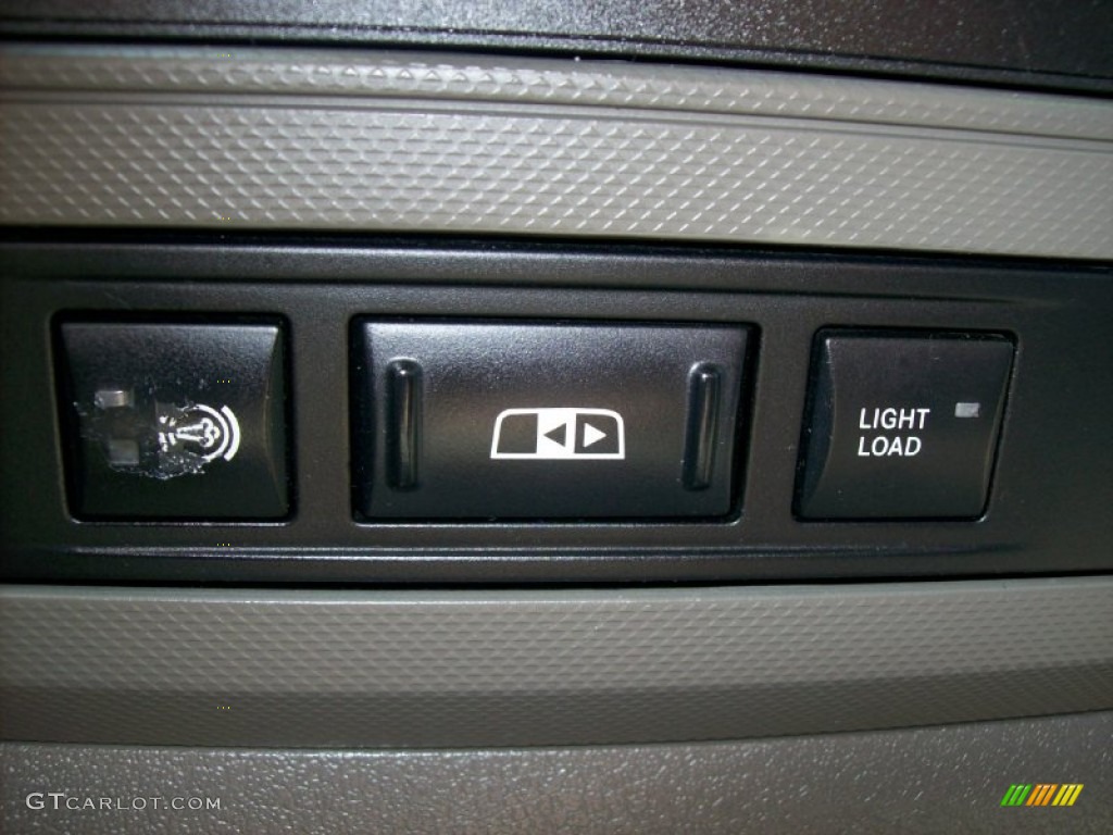 2008 Dodge Ram 2500 SLT Mega Cab 4x4 Controls Photo #51452664