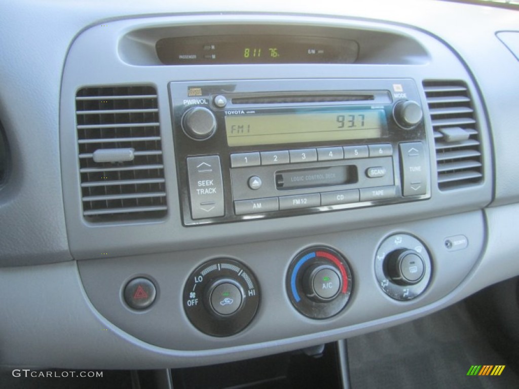 2003 Toyota Camry LE V6 Controls Photo #51456069