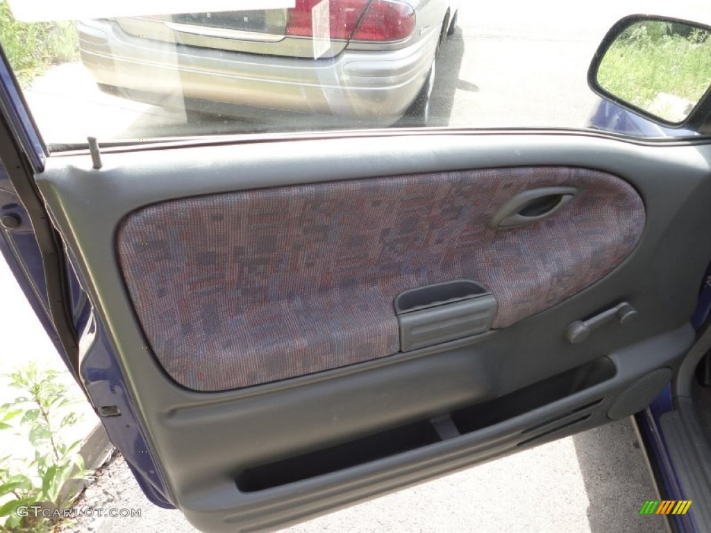 1999 Chevrolet Tracker Soft Top 4x4 Medium Gray Door Panel Photo #51458763