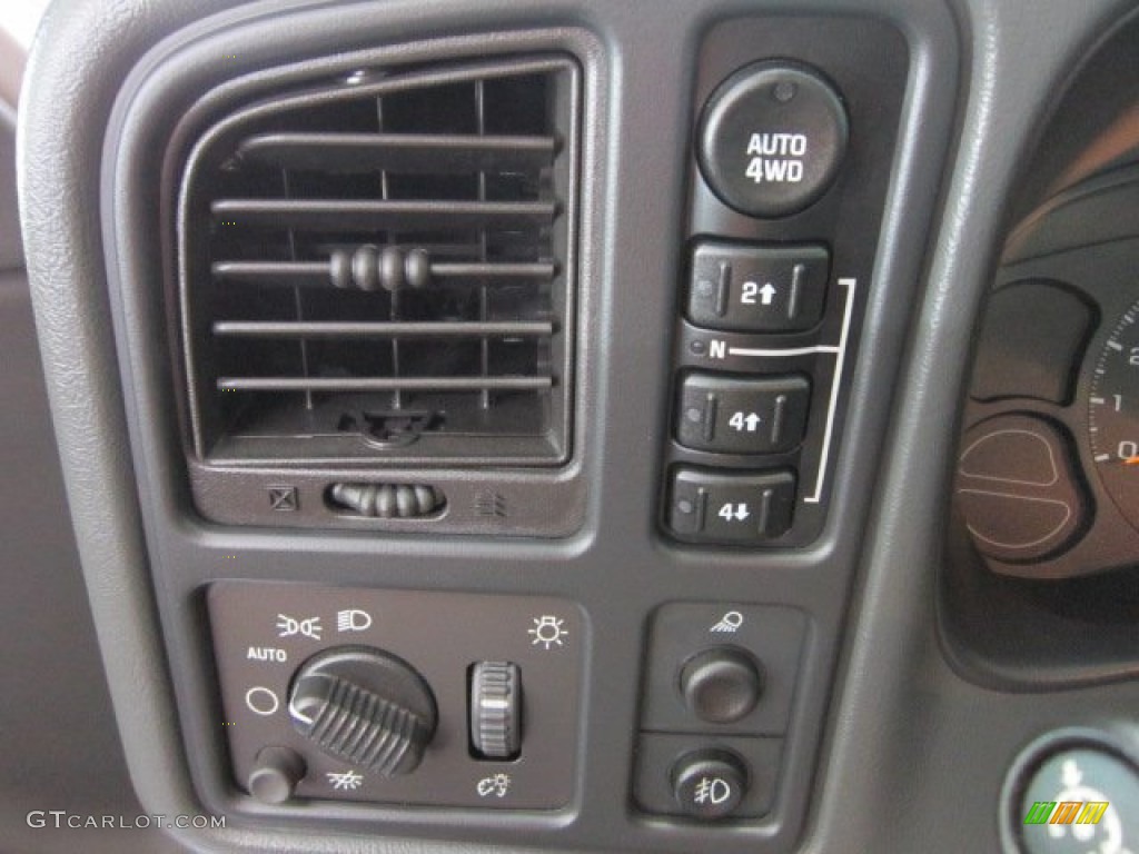 2005 GMC Sierra 1500 SLE Regular Cab 4x4 Controls Photo #51459615