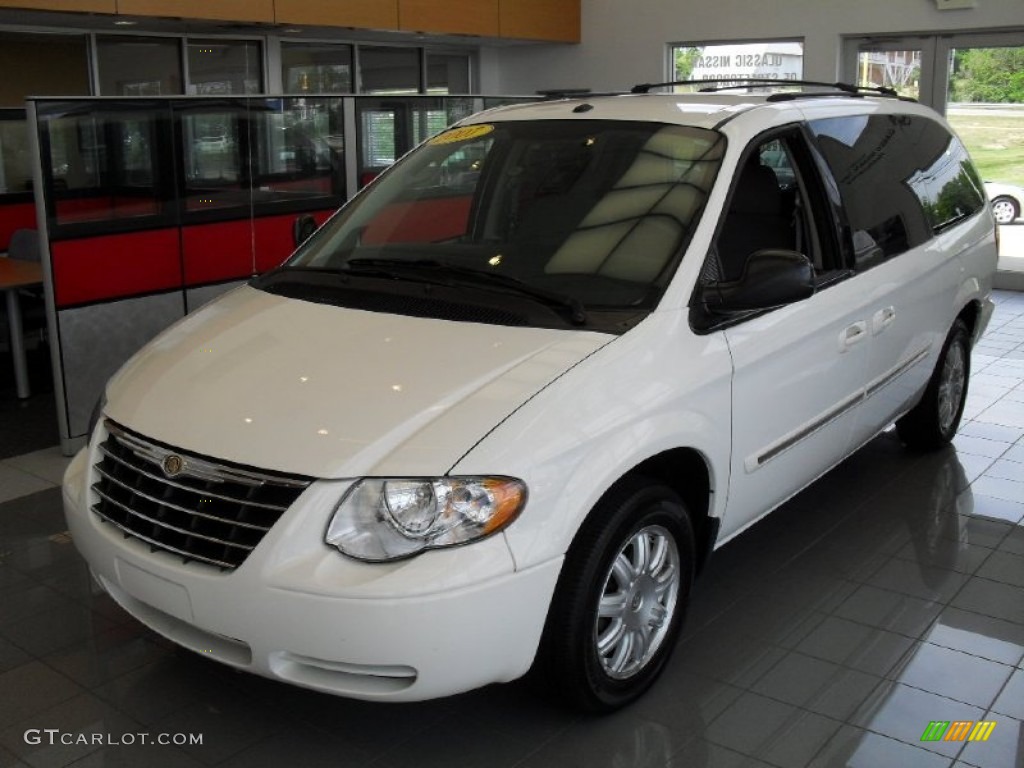 2007 Town & Country Touring - Cool Vanilla White / Medium Slate Gray photo #1