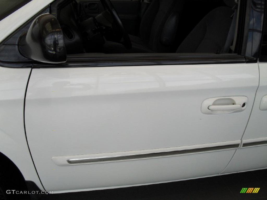 2007 Town & Country Touring - Cool Vanilla White / Medium Slate Gray photo #3