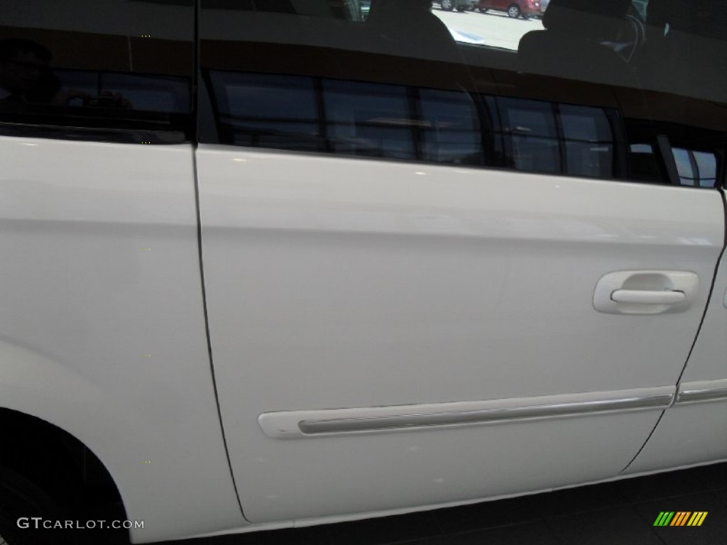 2007 Town & Country Touring - Cool Vanilla White / Medium Slate Gray photo #8