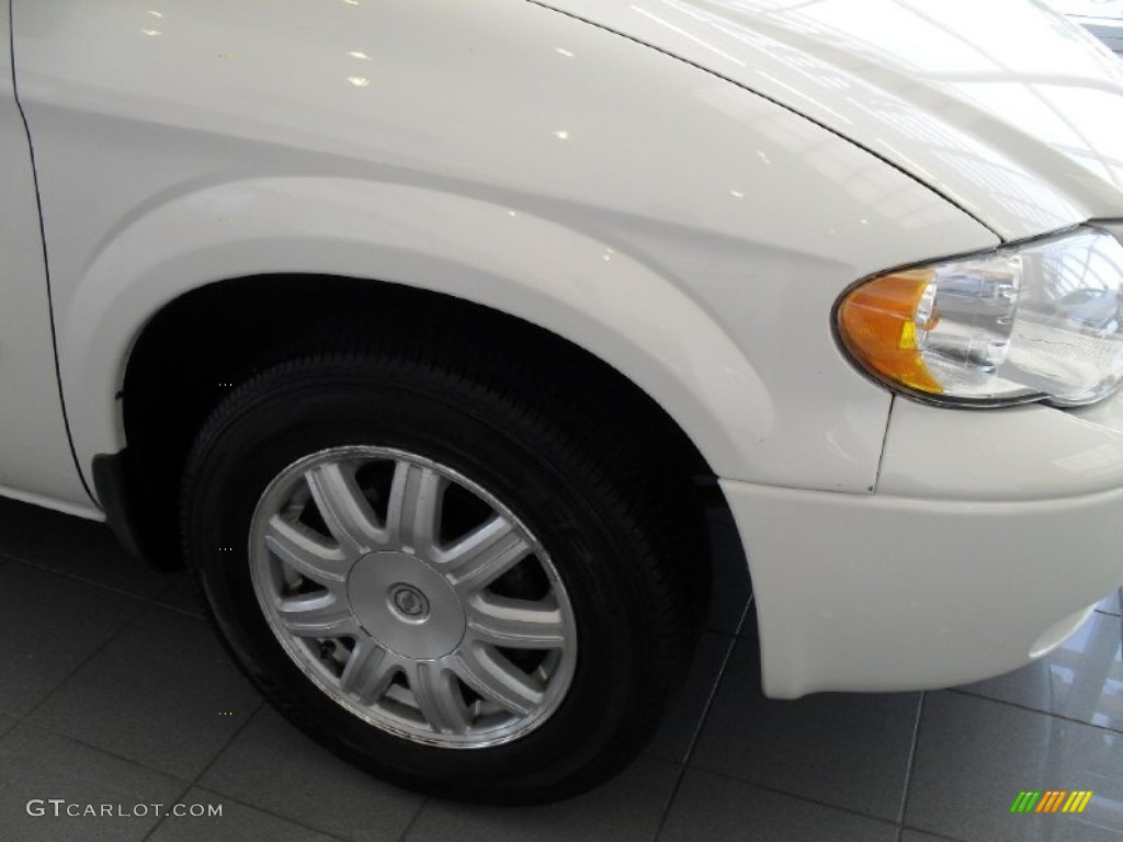 2007 Town & Country Touring - Cool Vanilla White / Medium Slate Gray photo #10