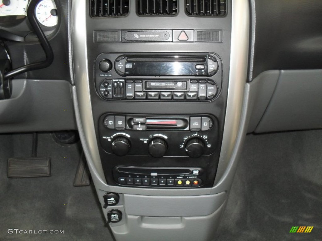 2007 Town & Country Touring - Cool Vanilla White / Medium Slate Gray photo #19