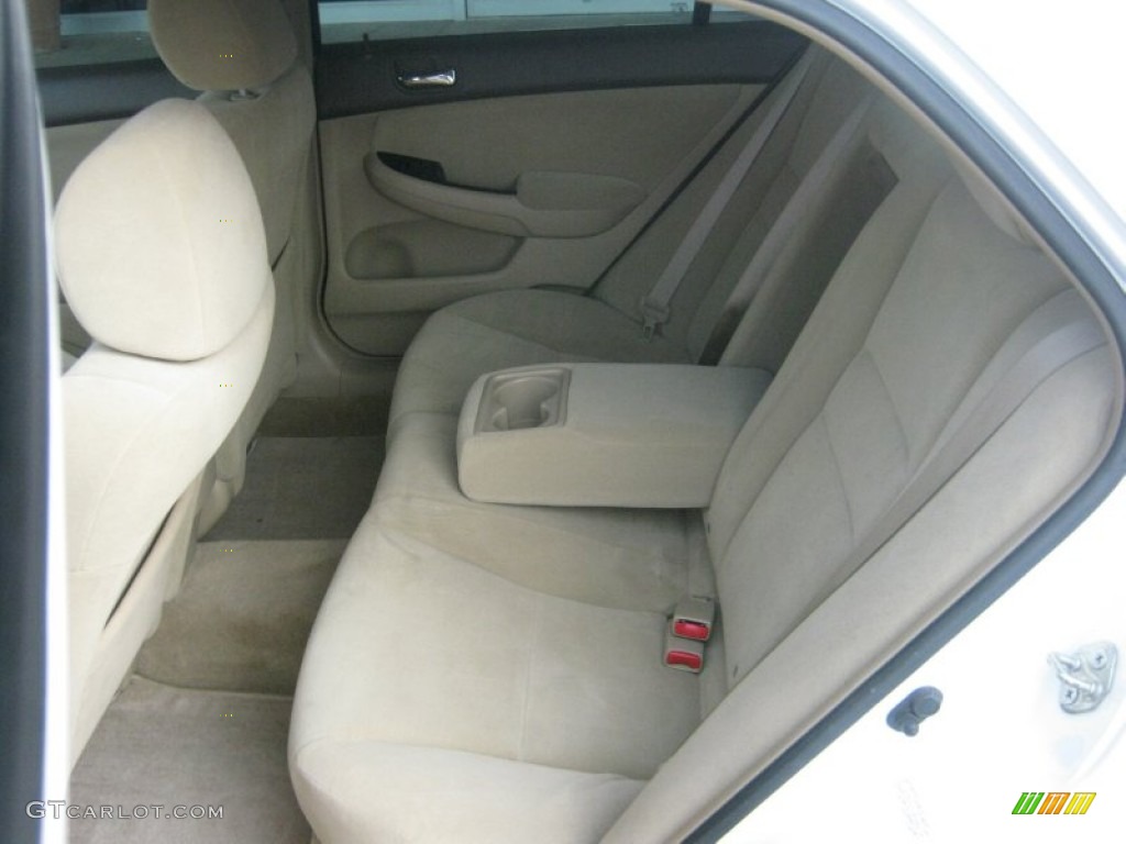 2007 Accord SE V6 Sedan - Taffeta White / Ivory photo #14