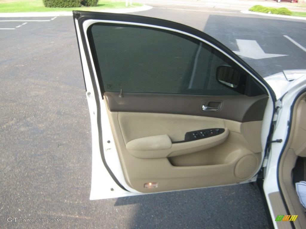 2007 Accord SE V6 Sedan - Taffeta White / Ivory photo #15