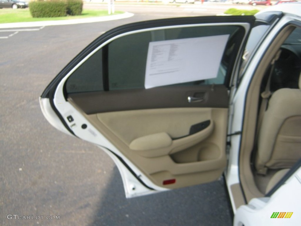 2007 Accord SE V6 Sedan - Taffeta White / Ivory photo #17