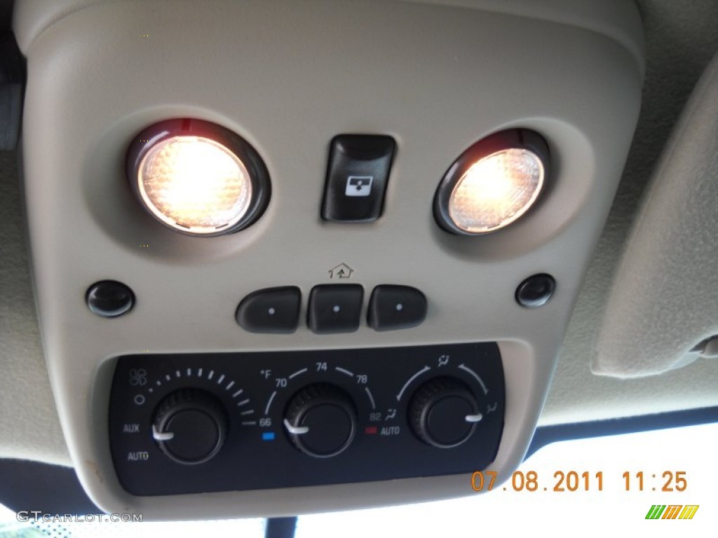 2005 Chevrolet Tahoe Z71 4x4 Controls Photo #51492340
