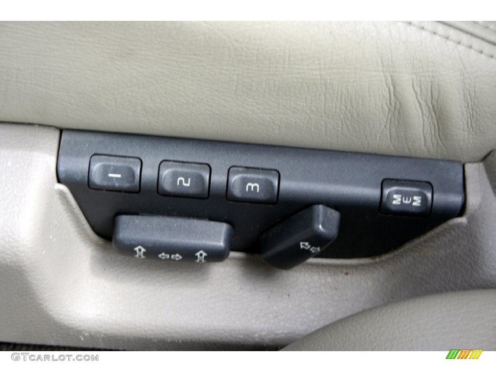 2001 Volvo S80 T6 Controls Photo #51495055