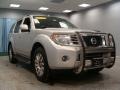 Silver Lightning Metallic - Pathfinder LE 4x4 Photo No. 4