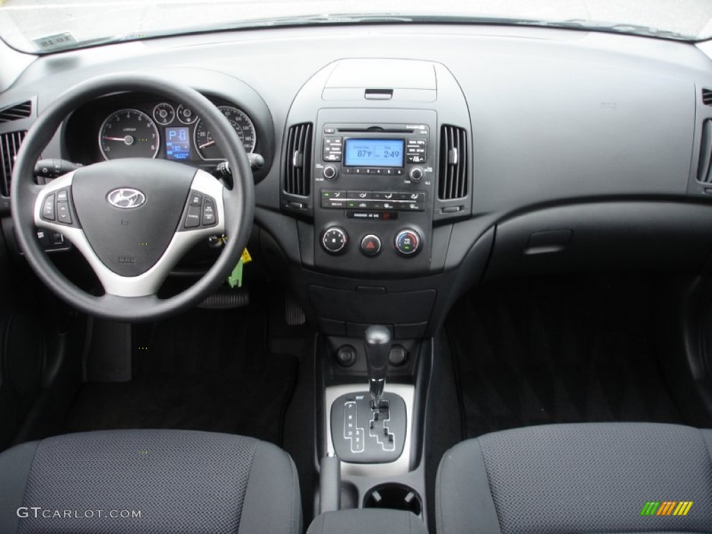 2011 Hyundai Elantra Touring GLS Dashboard Photos