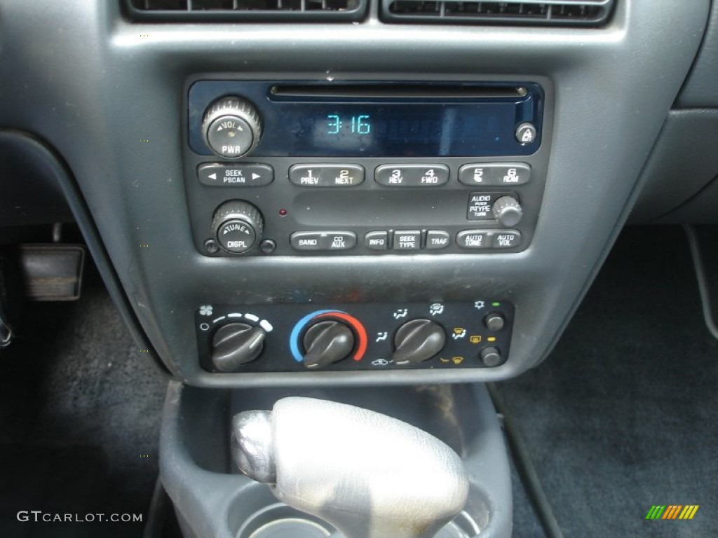 2005 Chevrolet Cavalier LS Coupe Controls Photo #51505174