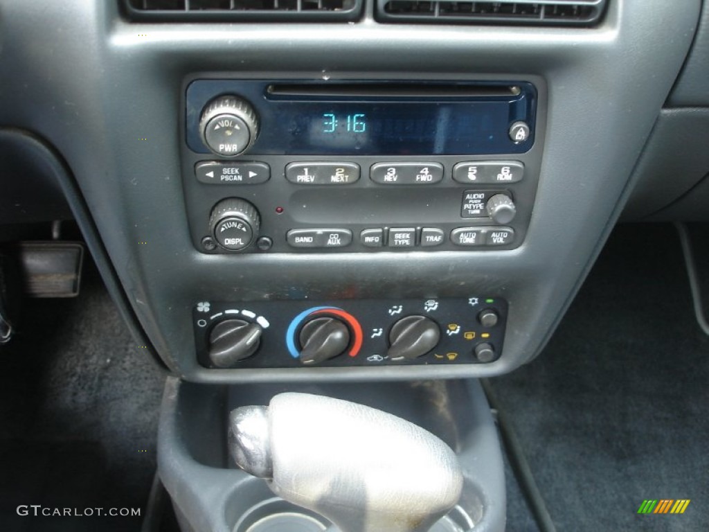 2005 Cavalier LS Coupe - Black / Graphite Gray photo #12