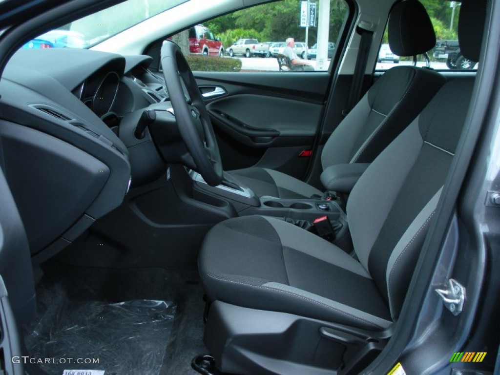 2012 Focus SE Sedan - Sterling Grey Metallic / Charcoal Black photo #5