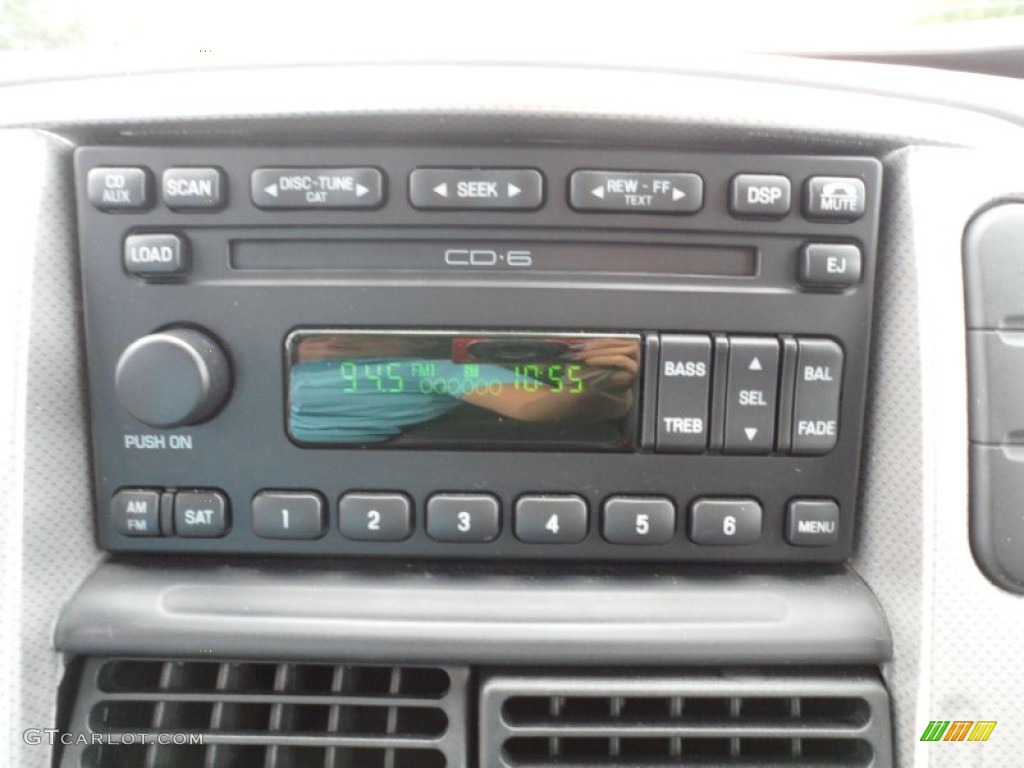 2004 Mercury Mountaineer V8 Premier AWD Controls Photo #51510808