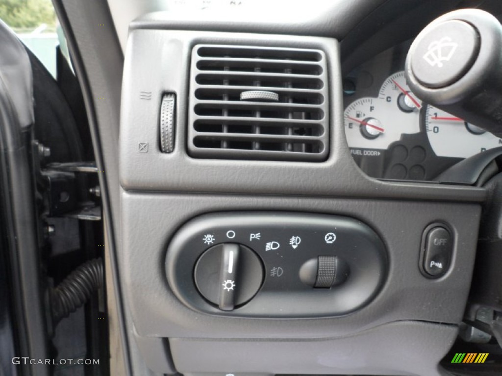 2004 Mercury Mountaineer V8 Premier AWD Controls Photo #51510880