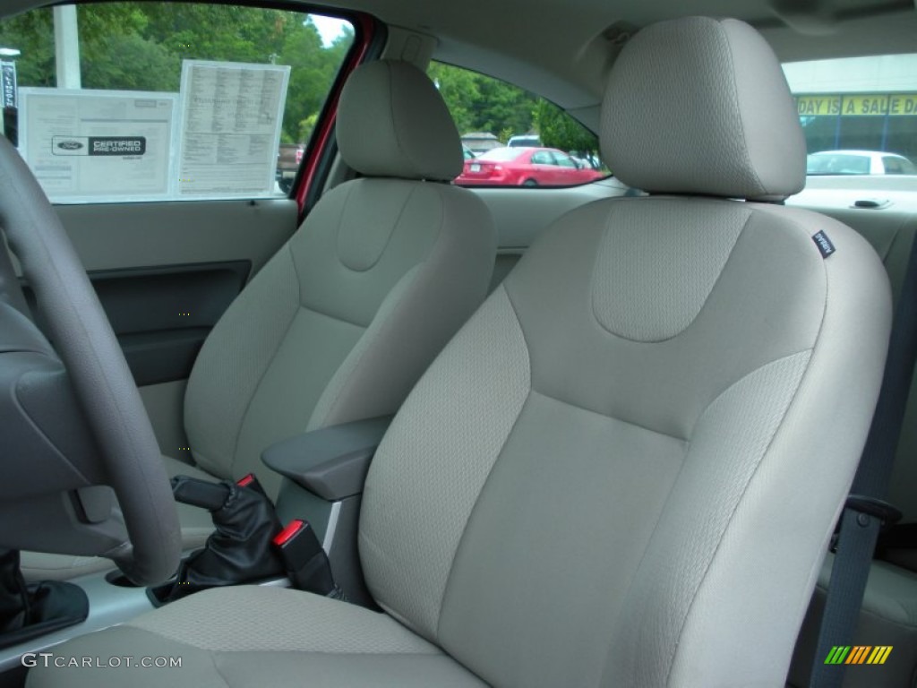 2008 Focus S Coupe - Vermillion Red / Medium Stone photo #12