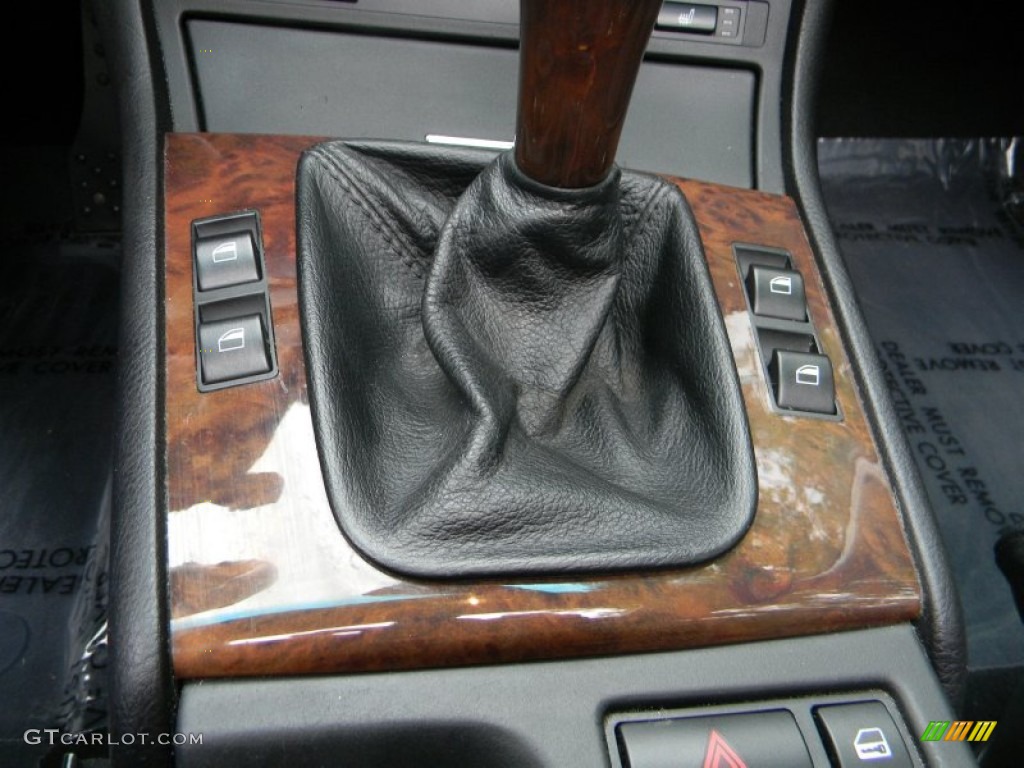 2003 3 Series 325i Coupe - Jet Black / Black photo #32