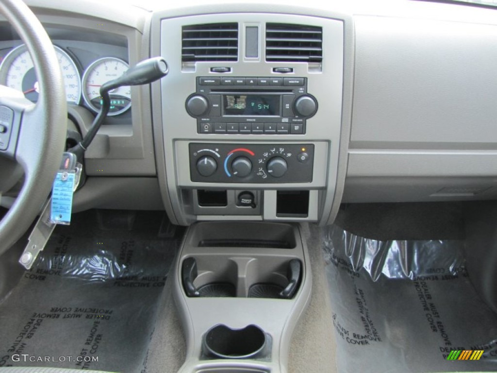 2007 Dodge Dakota SLT Quad Cab Controls Photo #51526750