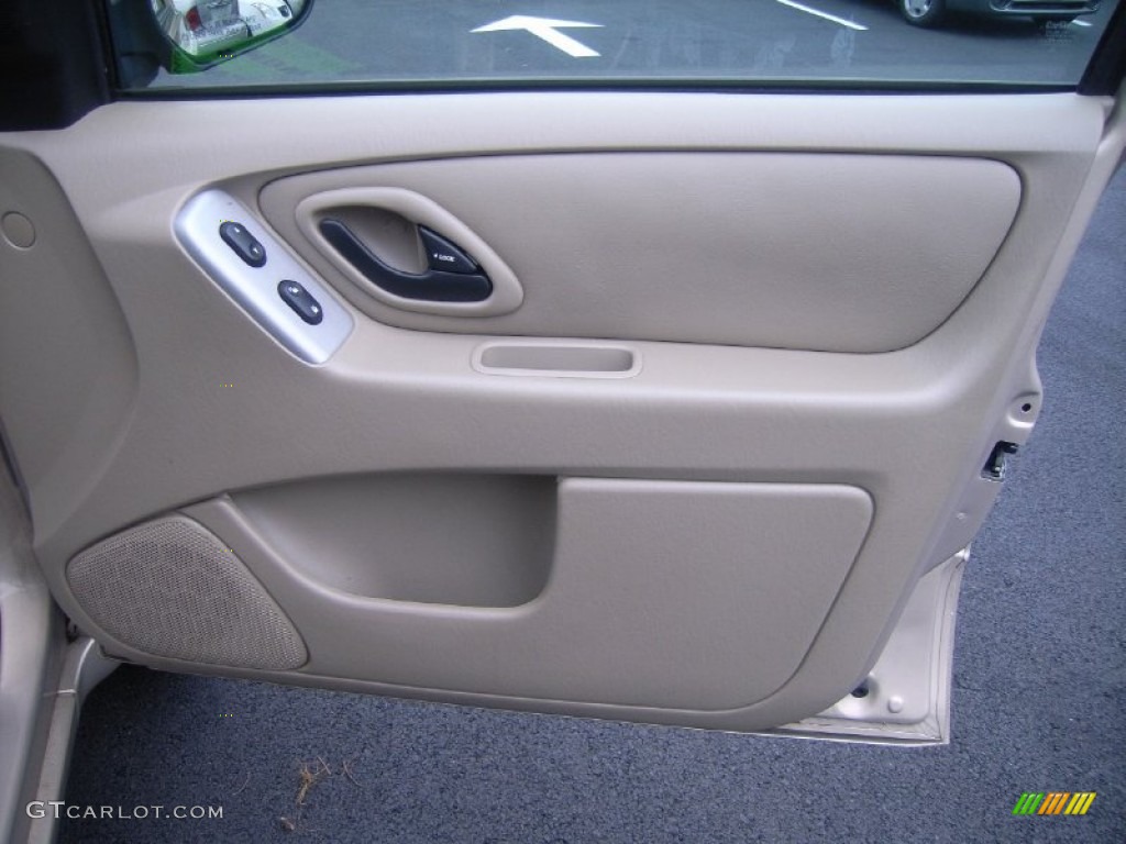 2007 Ford Escape Limited 4WD Medium/Dark Pebble Door Panel Photo #51537526