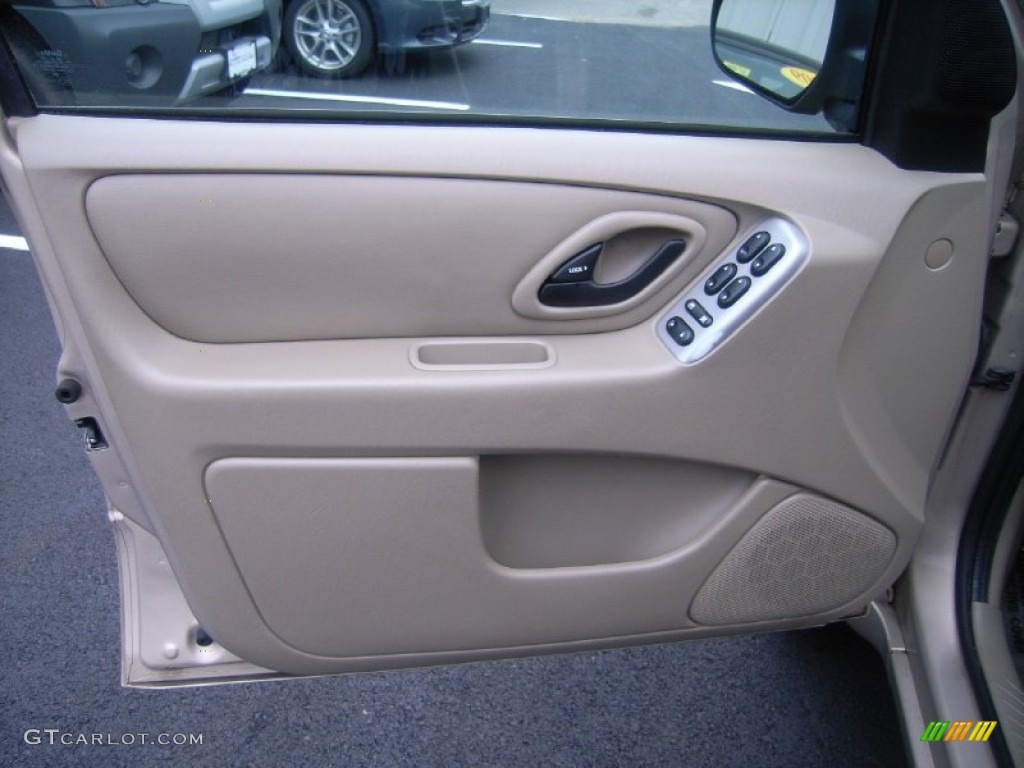 2007 Ford Escape Limited 4WD Medium/Dark Pebble Door Panel Photo #51537553