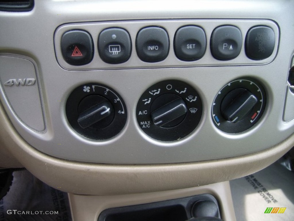 2007 Ford Escape Limited 4WD Controls Photo #51537589