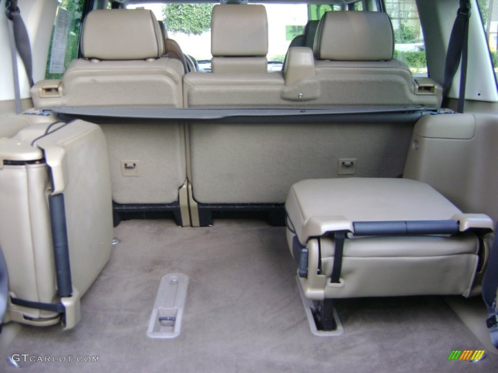 2001 Land Rover Discovery SE7 Trunk Photos