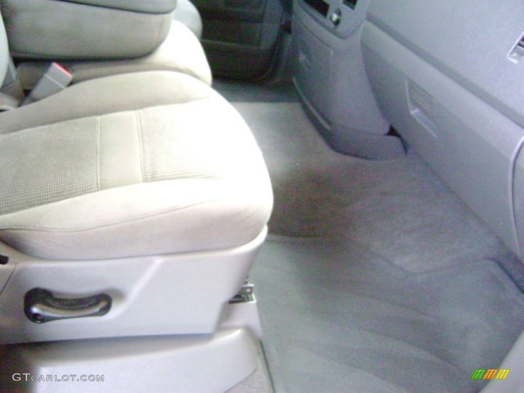 2006 Ram 1500 ST Quad Cab 4x4 - Bright Silver Metallic / Medium Slate Gray photo #17
