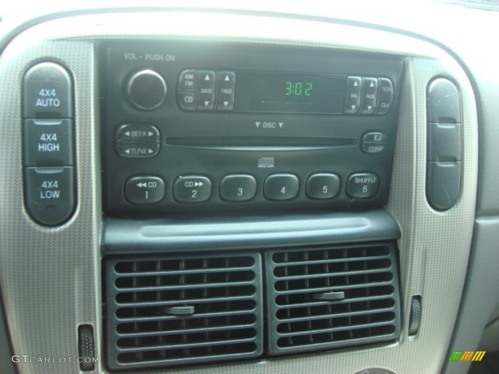 2004 Explorer XLT 4x4 - Medium Wedgewood Blue Metallic / Graphite photo #16