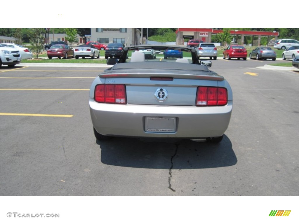 2009 Mustang V6 Premium Convertible - Vapor Silver Metallic / Light Graphite photo #4