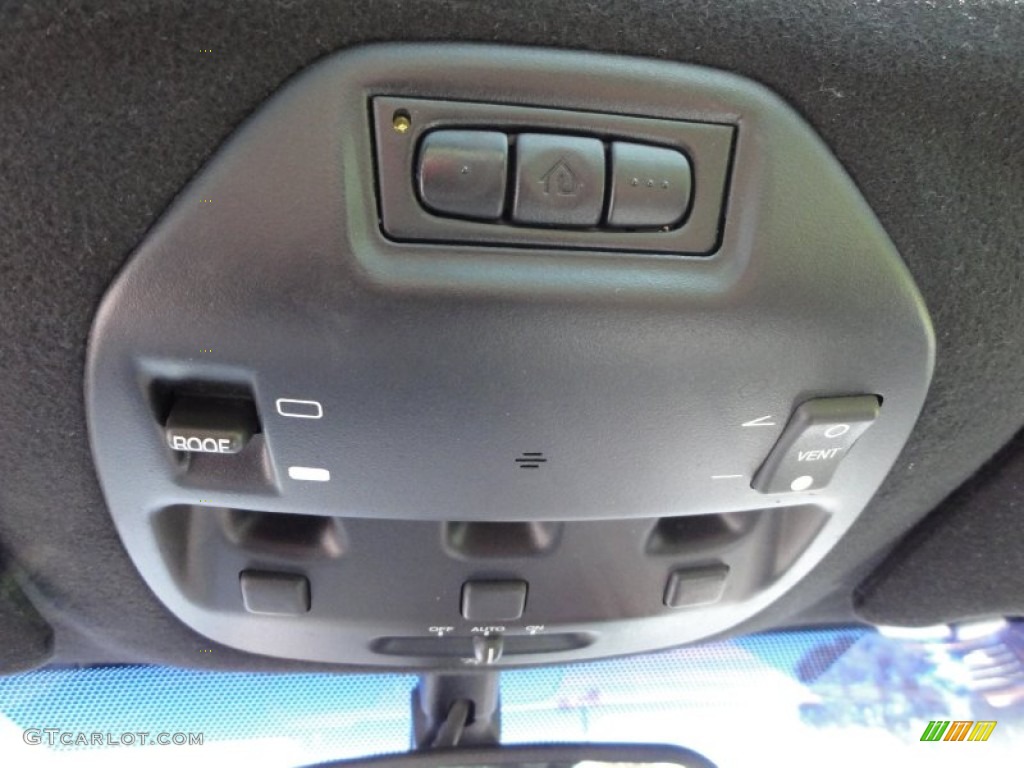 2004 Cadillac Seville SLS Controls Photo #51546726