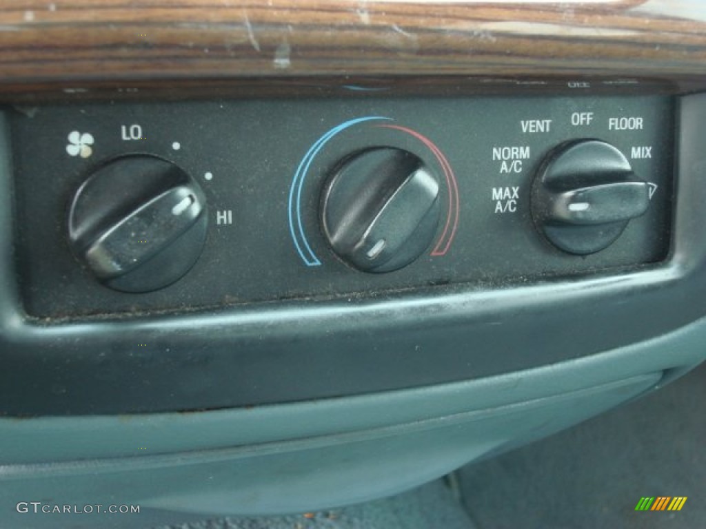 1996 Grand Marquis GS - Medium Willow Green Metallic / Light Graphite photo #13