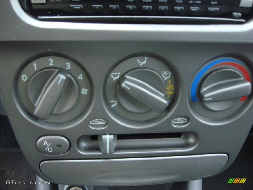2000 Hyundai Accent L Coupe Controls Photo #51547632