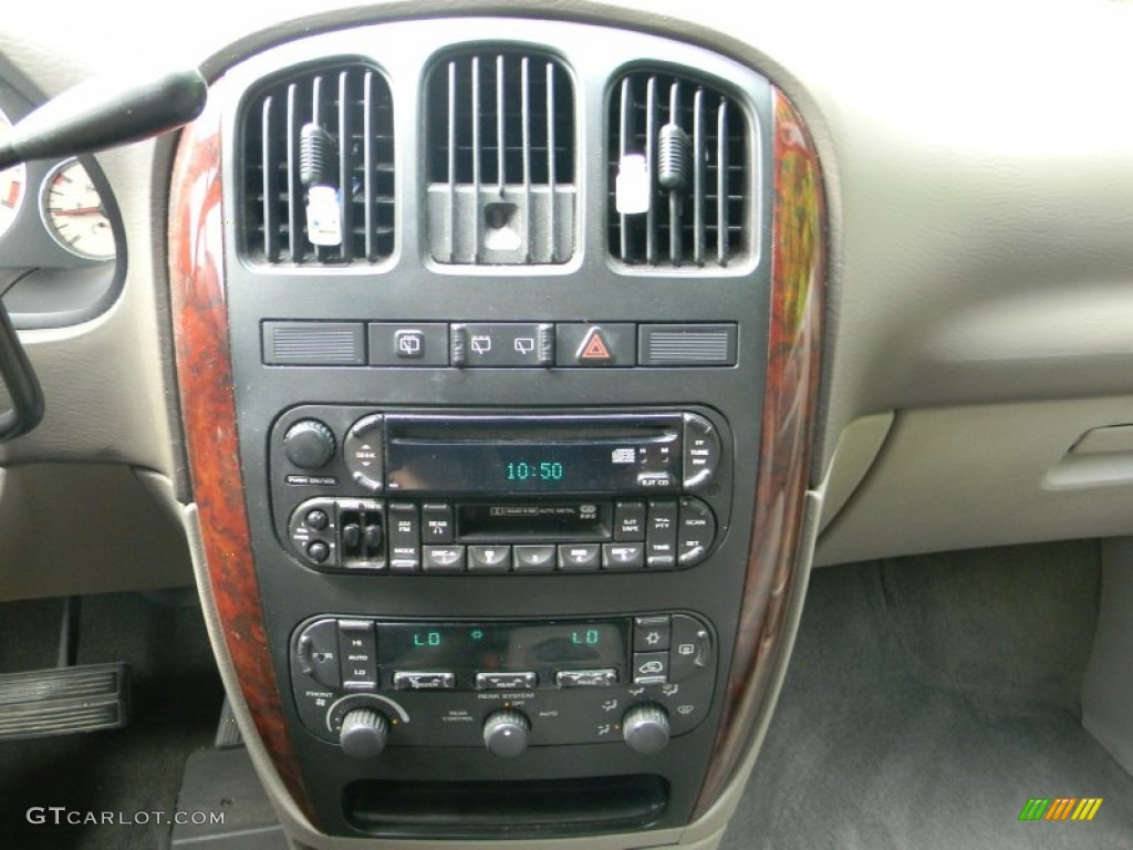 2003 Chrysler Town & Country LXi Controls Photo #51547650