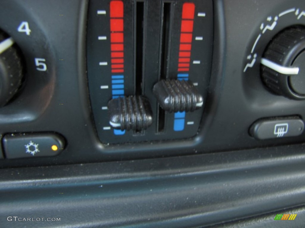 2004 Silverado 2500HD LS Extended Cab - Summit White / Dark Charcoal photo #23