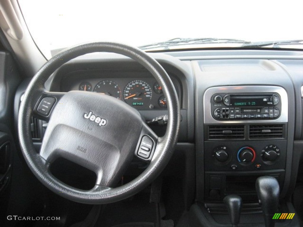 2004 Grand Cherokee Laredo 4x4 - Inferno Red Pearl / Dark Slate Gray photo #11