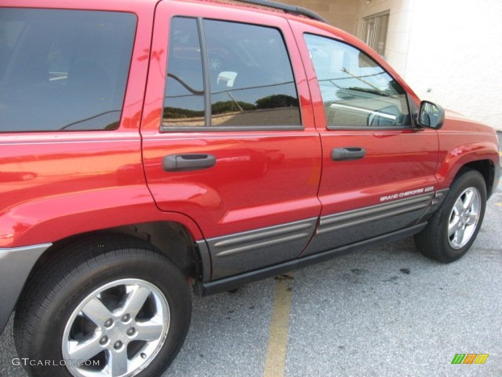 2004 Grand Cherokee Laredo 4x4 - Inferno Red Pearl / Dark Slate Gray photo #48