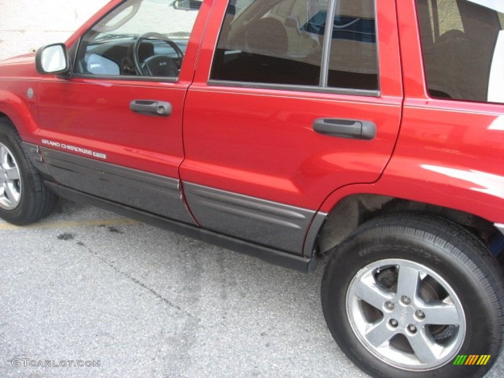 2004 Grand Cherokee Laredo 4x4 - Inferno Red Pearl / Dark Slate Gray photo #49