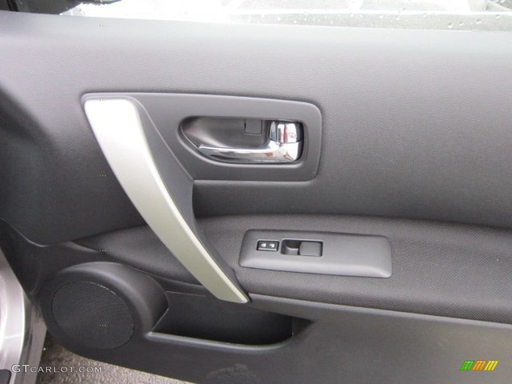 2011 Rogue S AWD - Platinum Graphite / Black photo #17
