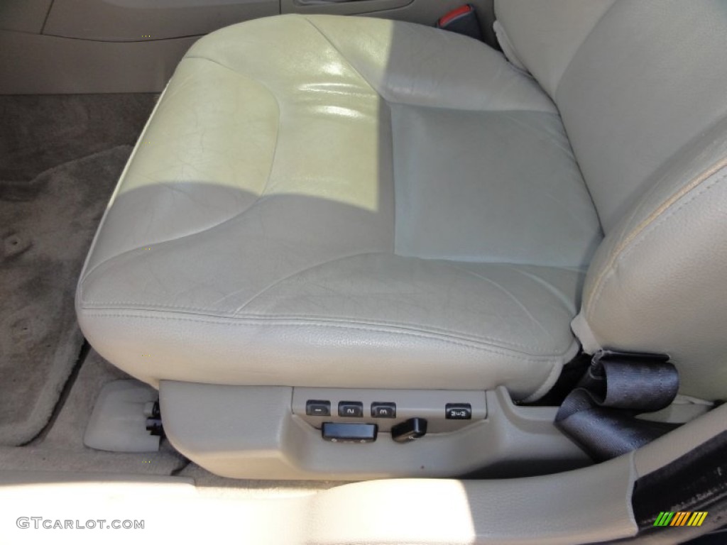2004 V70 2.5T - Nautic Blue Metallic / Beige/Light Sand photo #16