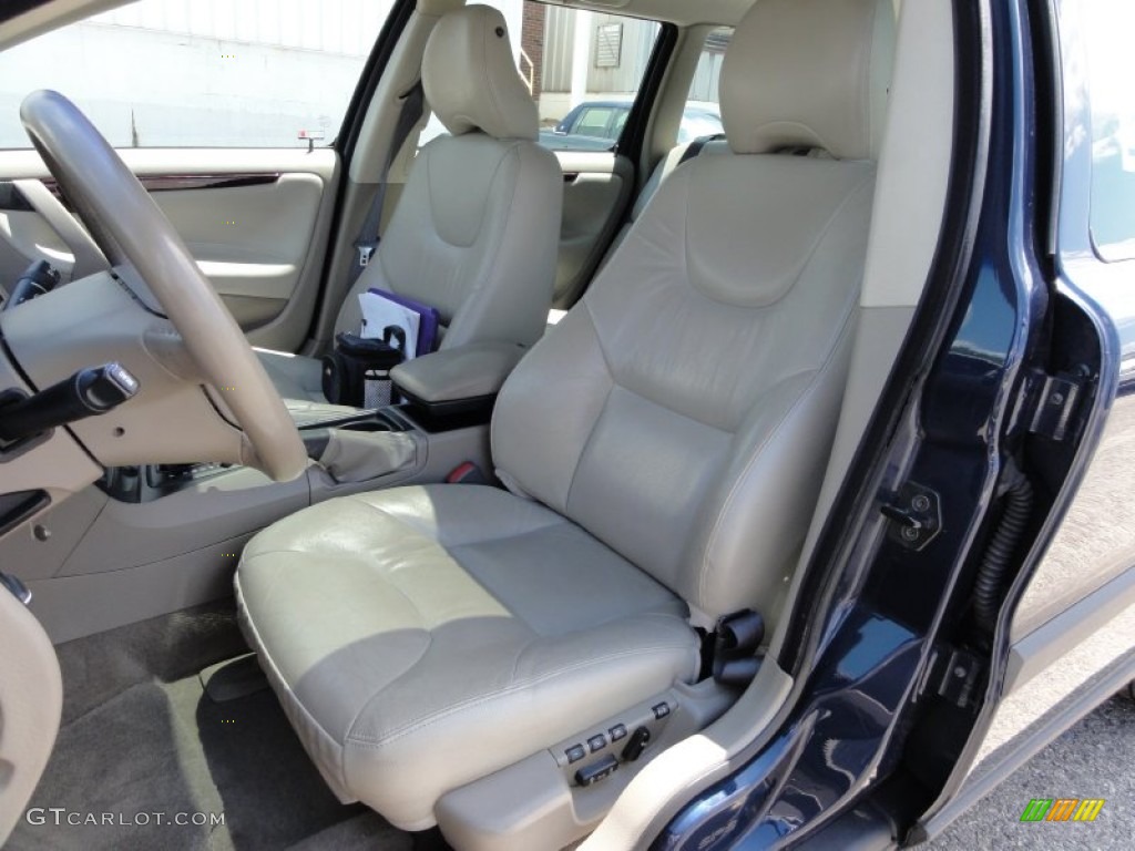 Beige/Light Sand Interior 2004 Volvo V70 2.5T Photo #51556875