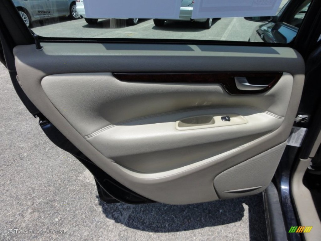 2004 V70 2.5T - Nautic Blue Metallic / Beige/Light Sand photo #28