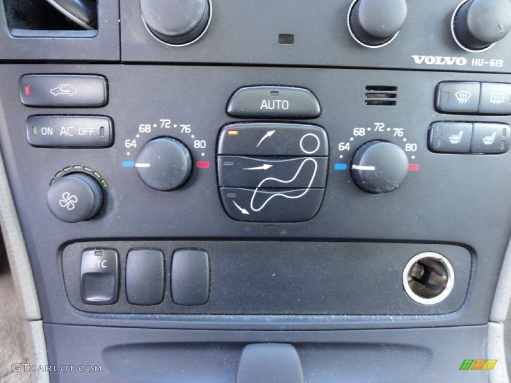 2004 V70 2.5T - Nautic Blue Metallic / Beige/Light Sand photo #42