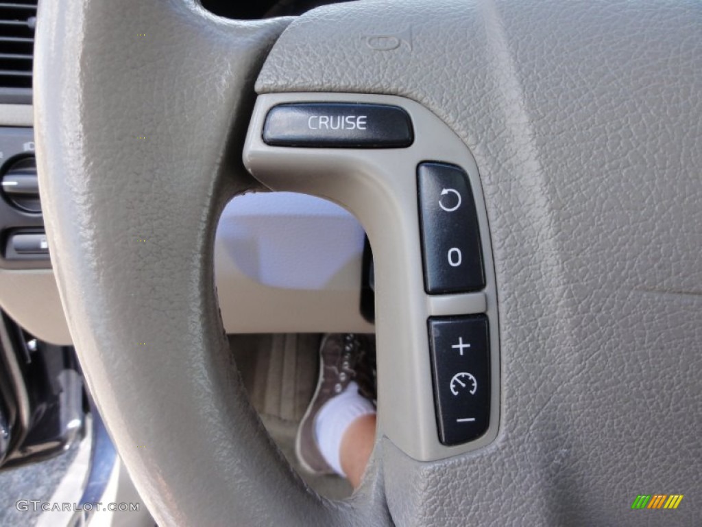 2004 Volvo V70 2.5T Controls Photo #51557349