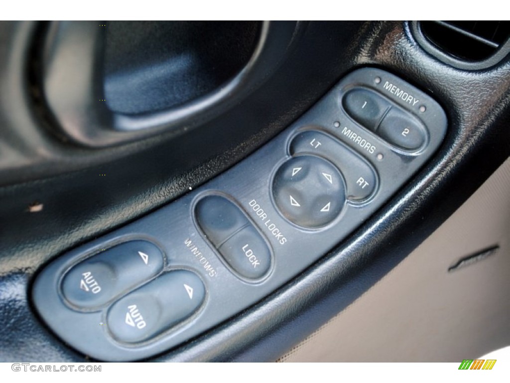 1998 Chevrolet Corvette Coupe Controls Photo #51561678