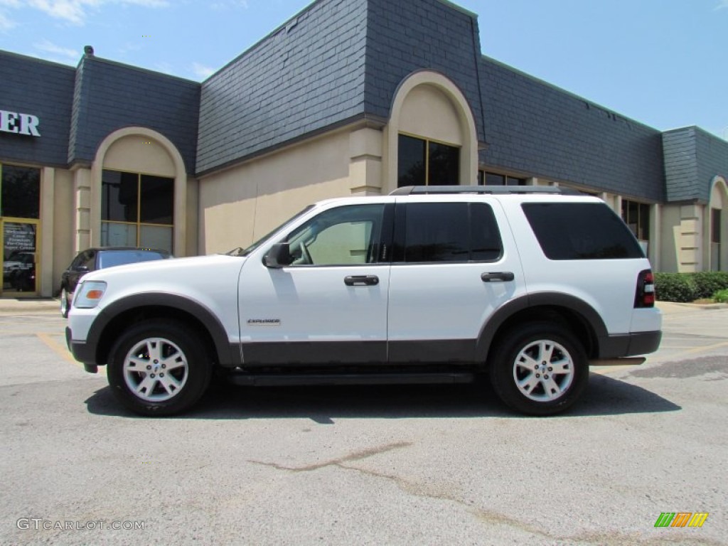 2006 Explorer XLT - Oxford White / Camel photo #4