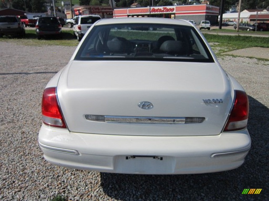 2001 XG300 Sedan - Nordic White / Black photo #4